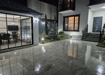 Qusarda Şahdağa gedən yolun &uuml;st&uuml;ndə villa