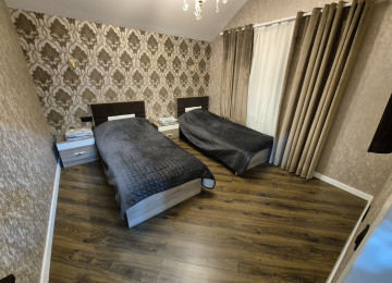 Qusarda Şahdağa gedən yolun &uuml;st&uuml;ndə villa