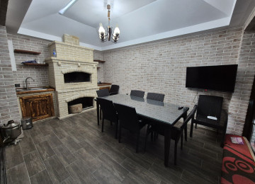 Qusarda Şahdağa gedən yolun &uuml;st&uuml;ndə villa