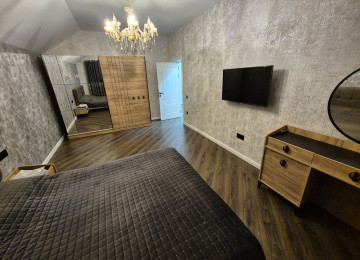 Qusarda Şahdağa gedən yolun &uuml;st&uuml;ndə villa