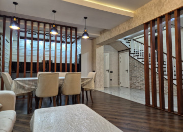 Qusarda Şahdağa gedən yolun &uuml;st&uuml;ndə villa