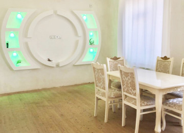 Mehdiabad qəsəbəsində, Pirşağı yolunun yaxınlığında