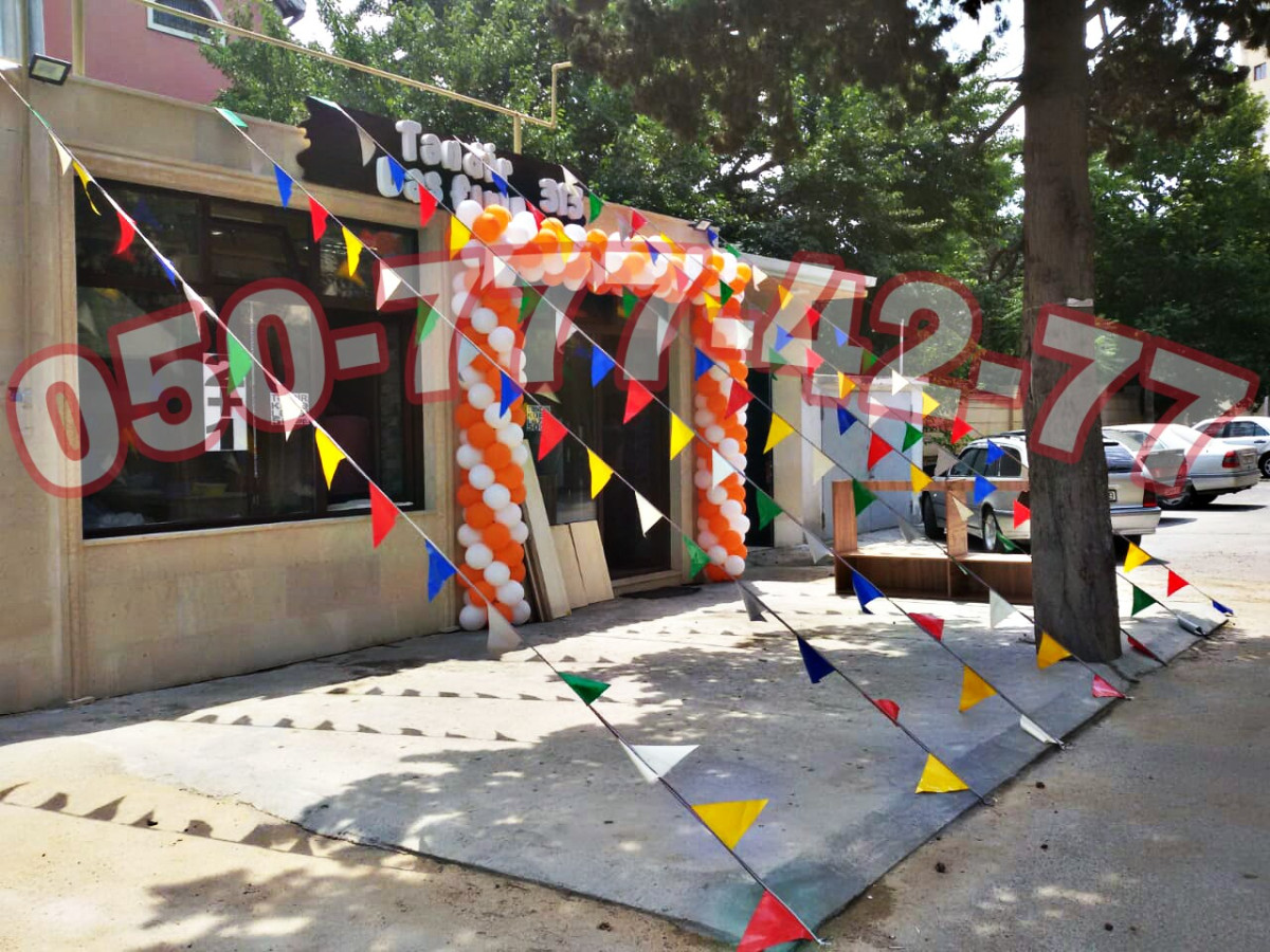 Sar dekor. Sharlarla dekor. Magaza shar. Qapi qiraginda