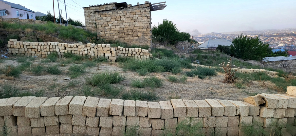 Sulutəpədə Tuğay küçəsi, 313 nömrəli məktəbin yaxınlığında
