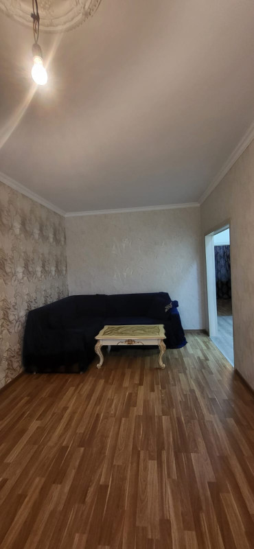 Xırdalanda Mirzə Ibrahimov küçəsində Həyət Evi Satılır.