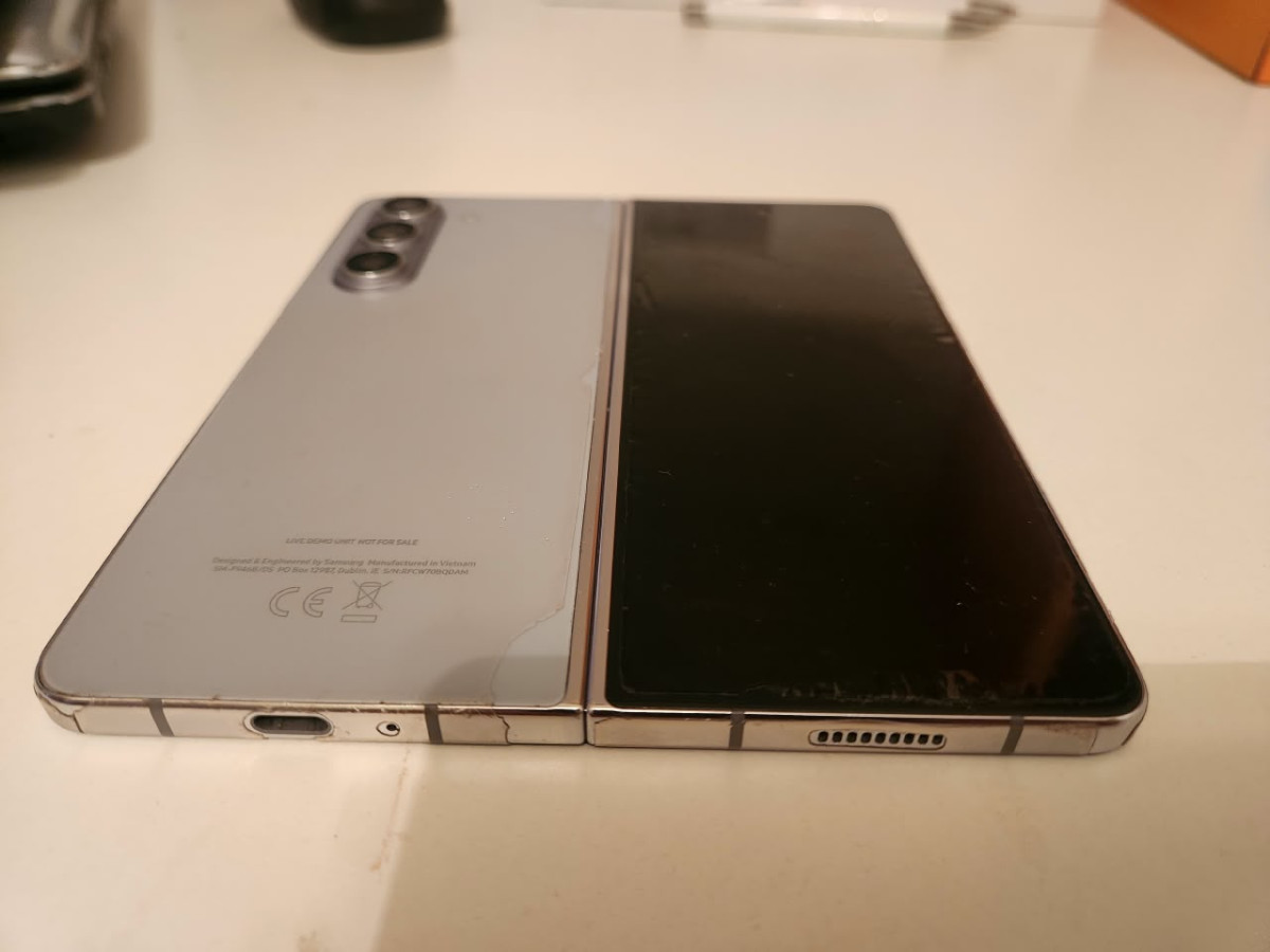 Salam.Telefon kontaktdan negd sekilde 4100 azn 2 il once
